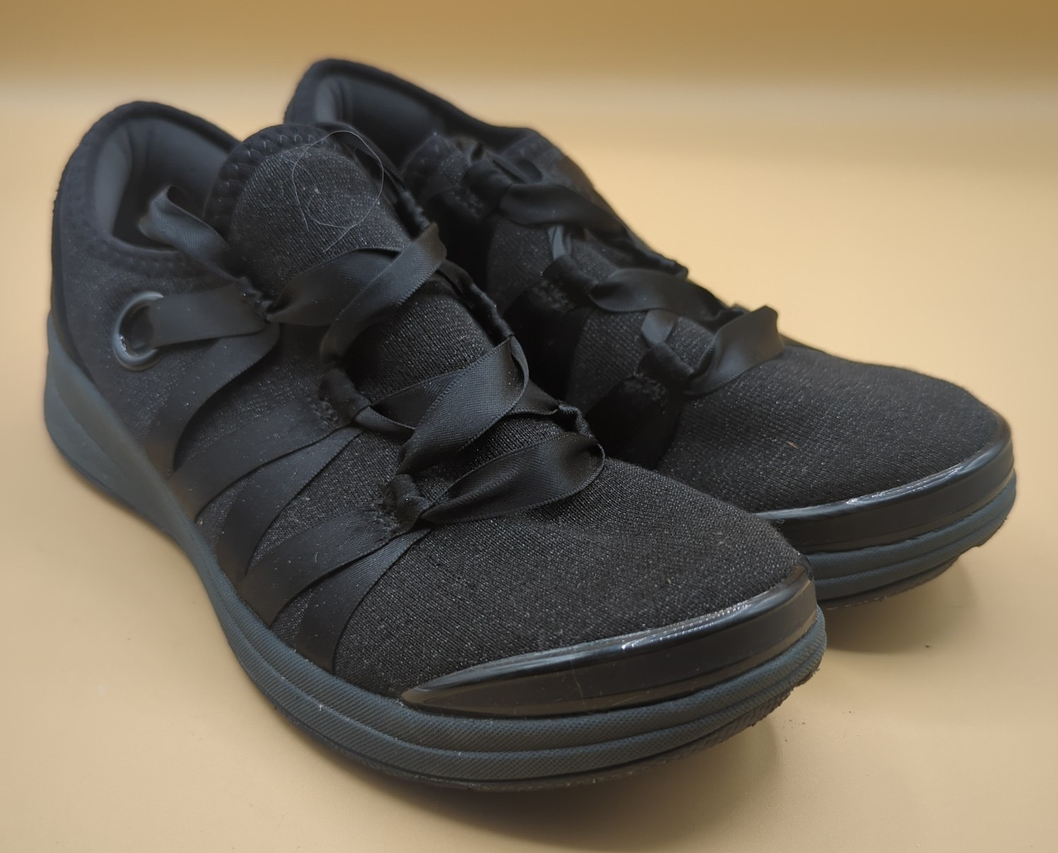 BZees Inspire Ribbon Lace Washable Sneaker Women’s Sz 7 Black Shimmer Slip On