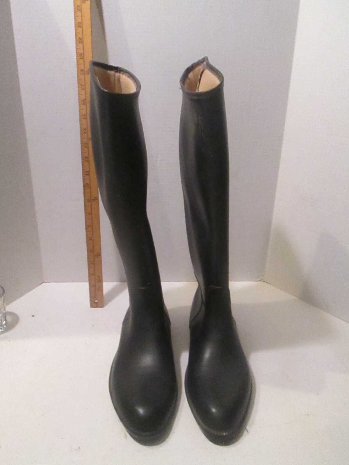 Ladies Equestrian Boots «Made in Israel» Measure Approximately 11 1/8″ Heel Toe