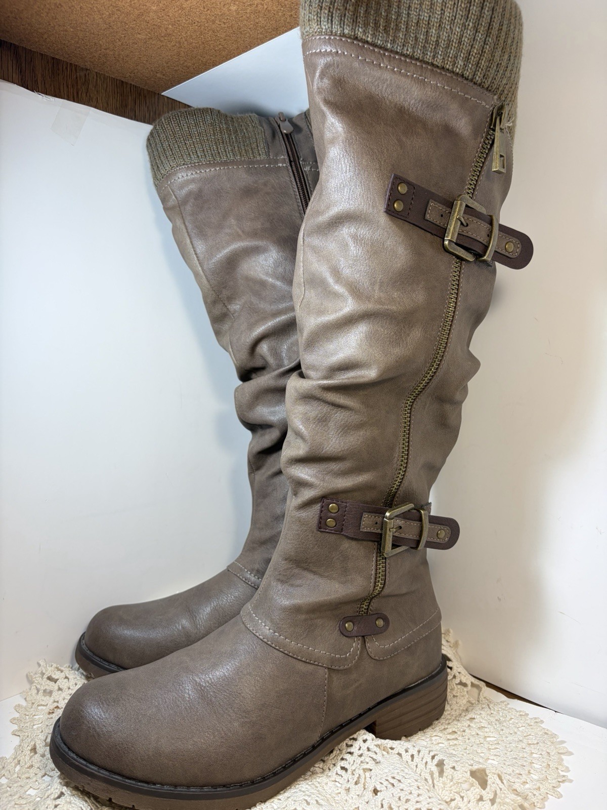 Dream Pairs Winter Boots Size 8 Knee High Sock Upper Lined And Polyester Lower