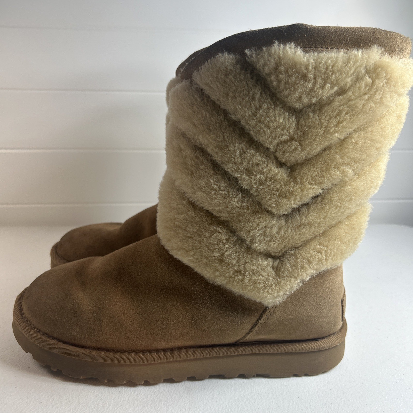 UGG Tania Boots Womens Size 7 Suede Sheepskin Chestnut Mid Calf Fur
