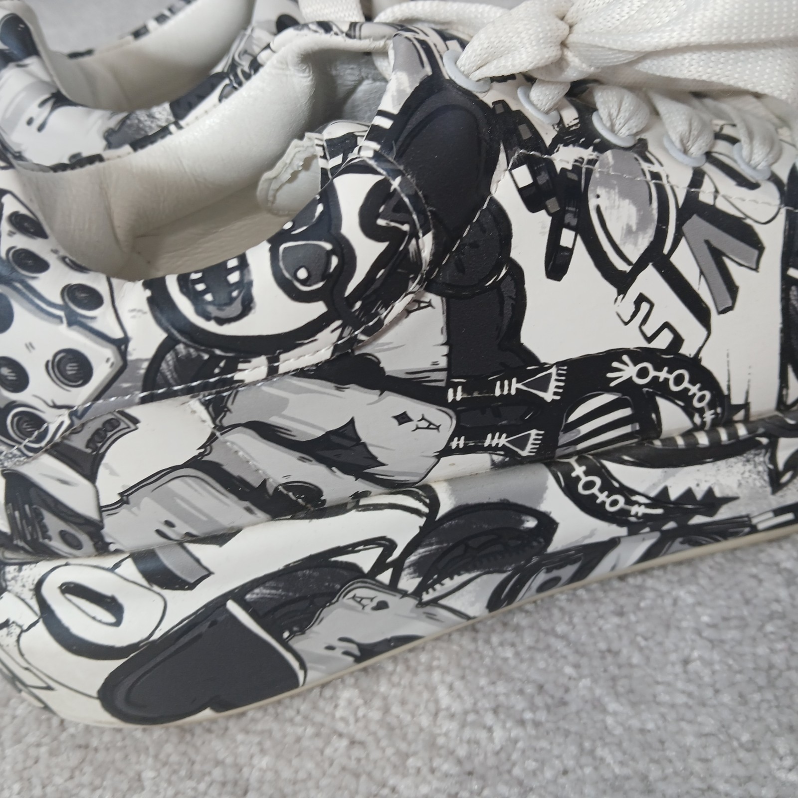 Funky Sneaker Graphics Women’s 8.5 Black White Gray Love Card Heart LaceUp