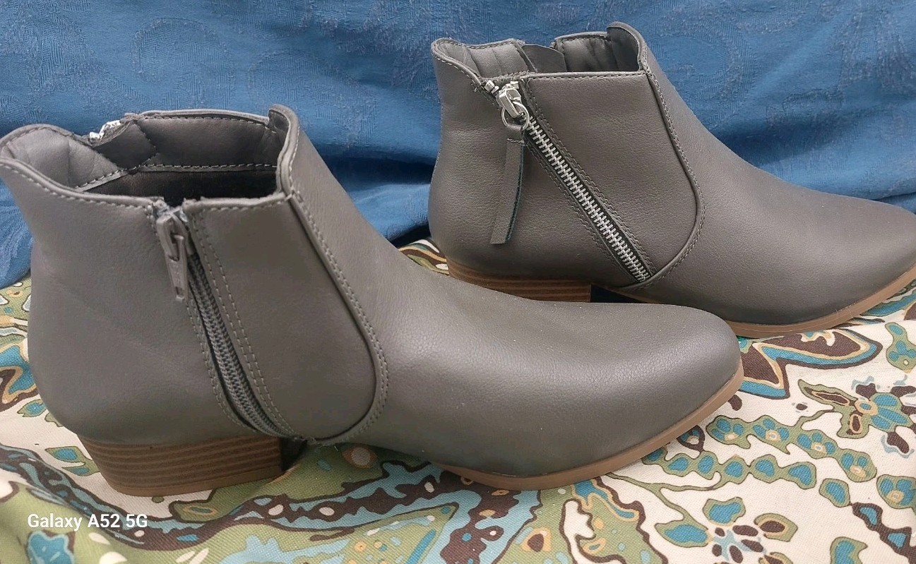 CROFT & BARROW WOMENS BATTERSTONE 9 M BROWNISH -GRAY ANKLE BOOTS NWOB