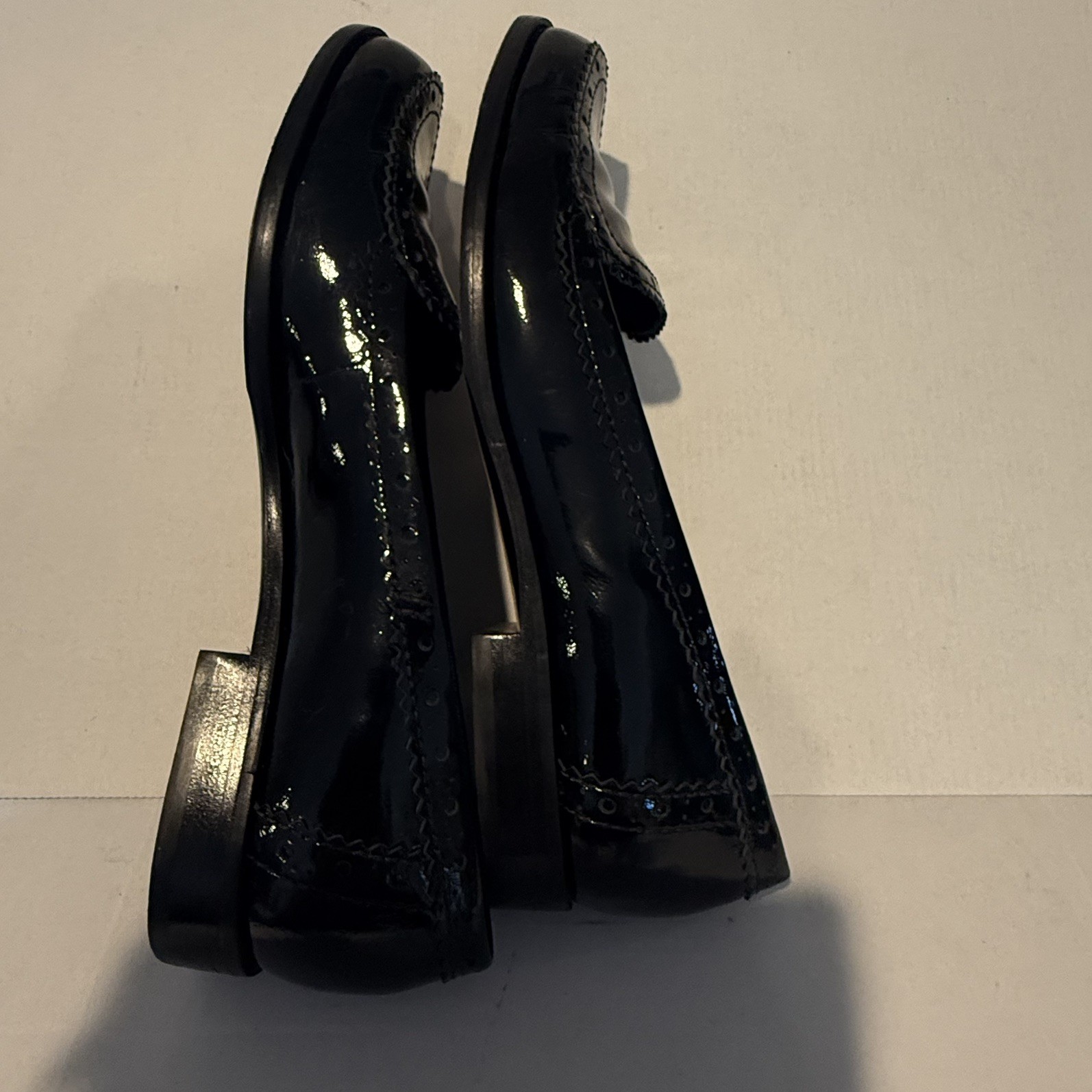 NICE! VIA SPIGA BLACK Patent Scalloped Trim Flats Loafers 9 Medium