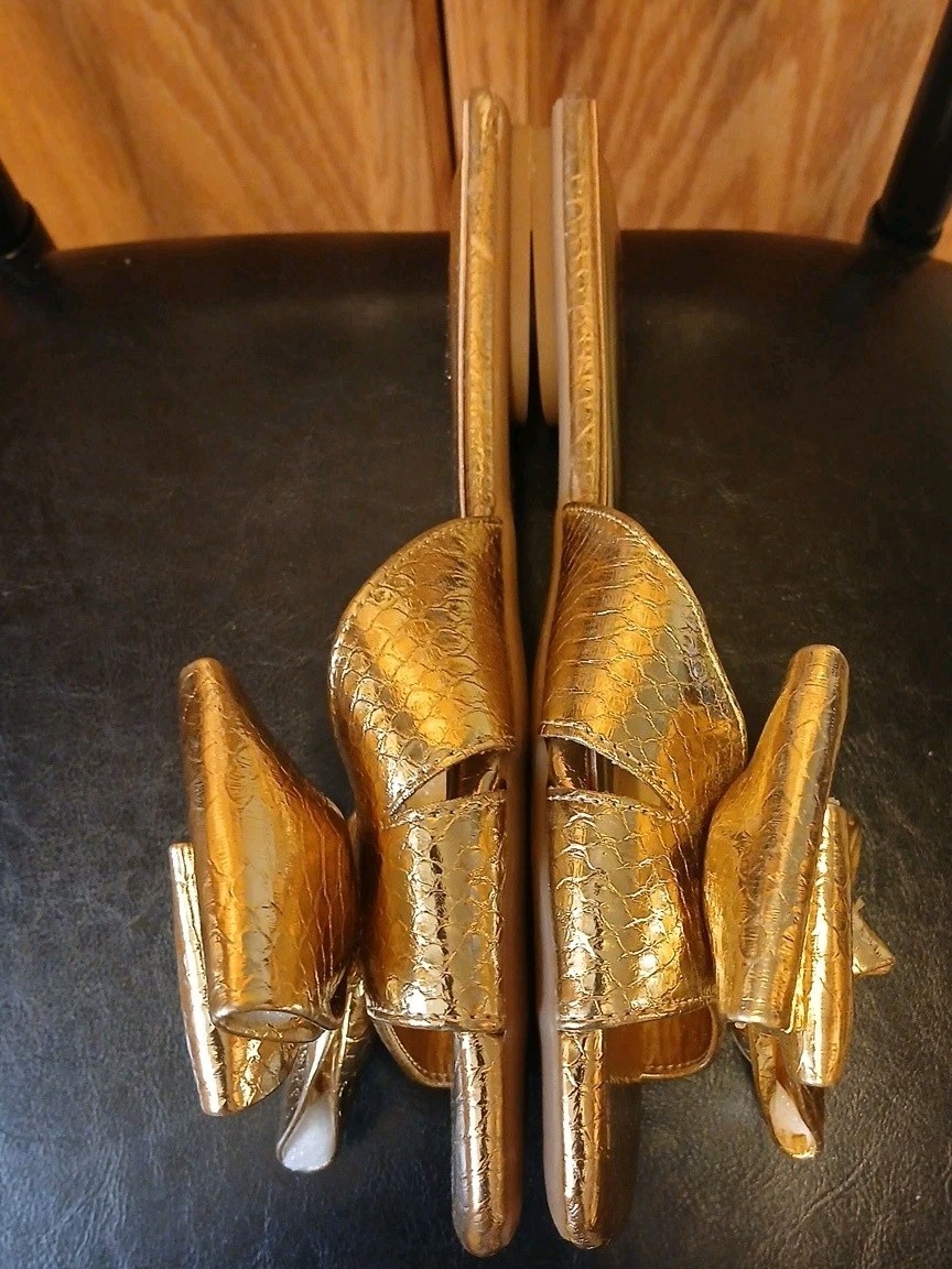 ON 34TH Jazmin Women’s Gold Snake Embossed Bow Flat Slide Sandals Size 9 NWOB