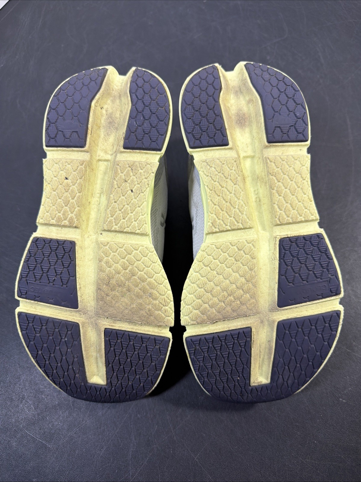 On Cloud CloudGo «Frost Hay» Women’s Size 7.5 Wide D Grey Running Shoes 65.98229