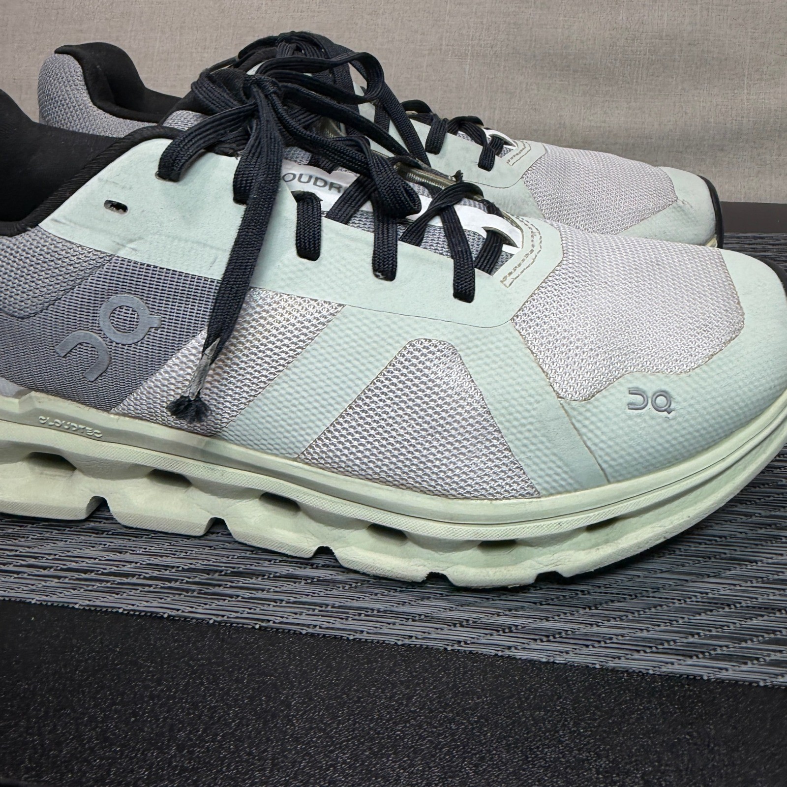 On Running Cloudrunner – Womens 8 – Frost Aloe Athletic Jogging 46.99019