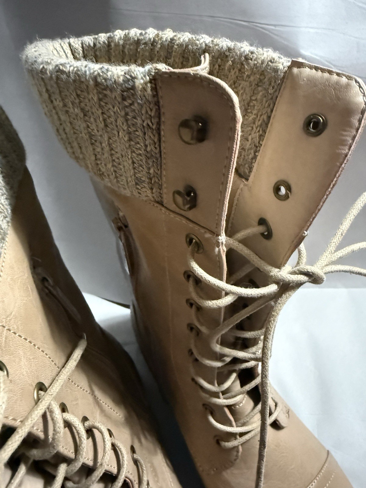 NWOB Daily Shoes Women’s Boots Size 10 Taupe with Pockets! Faux Leather Lace/Zip