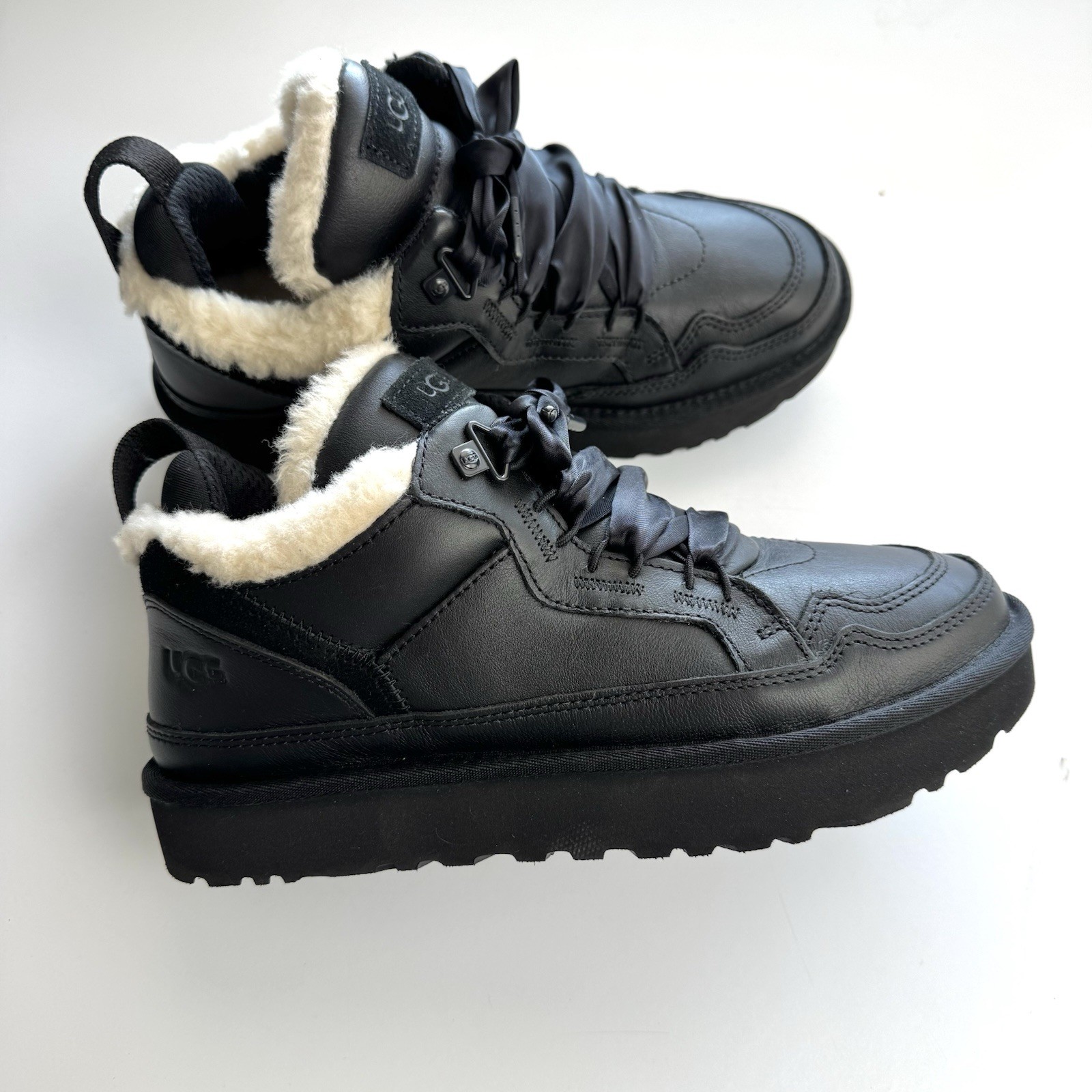 UGG Lowmel Premium Black Leather Lace up Sneakers Sherpa Lined Women’s Sz 9 New