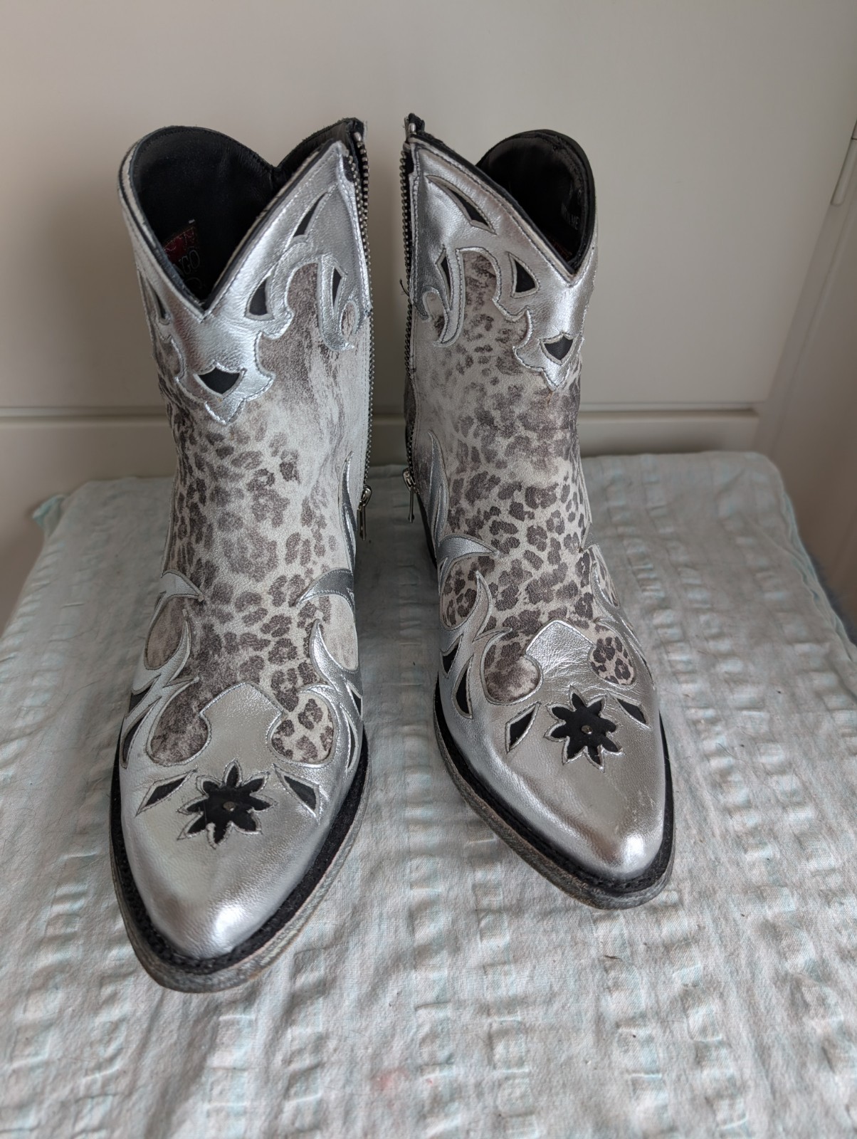 OLD GRINGO MISS MATCH PHIA COWBOY BOOTS RIGHT BOOT US10 LEFT BOOT US8.5
