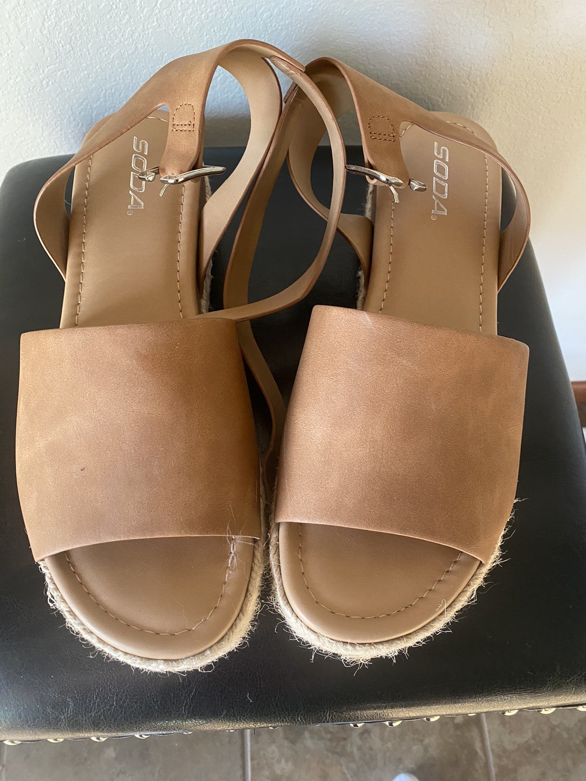 Soda Shoes Womens Size 9.5 Topic Platform Sandals Light Brown