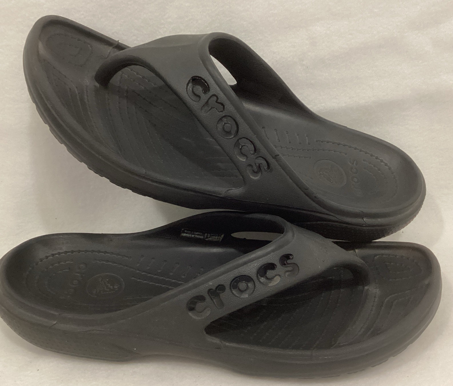 Crocs Baya Flip Flop Sandals Black Thong Slip On Spell Out Mens 5 Womens 7