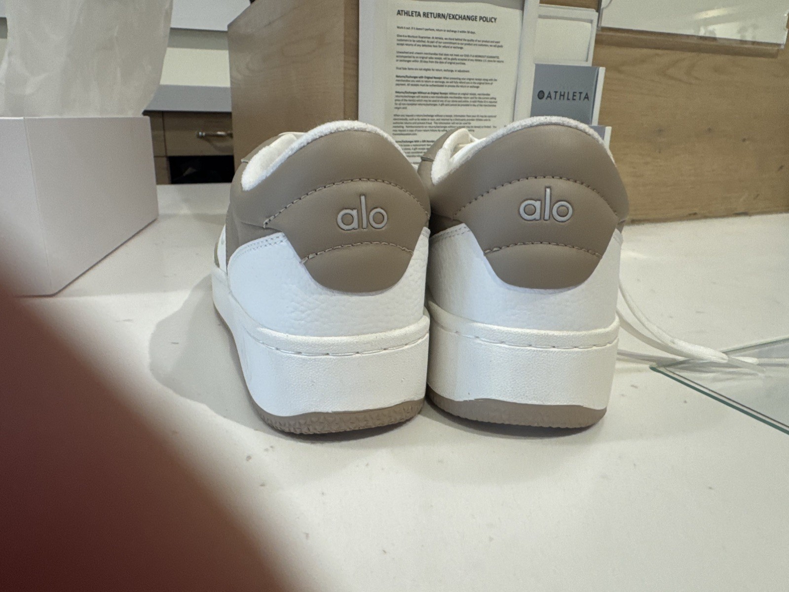 Alo Shoes Womens 7 & 8.5 White Tan Leather Low Top Casual Comfort Sneaker A0685U