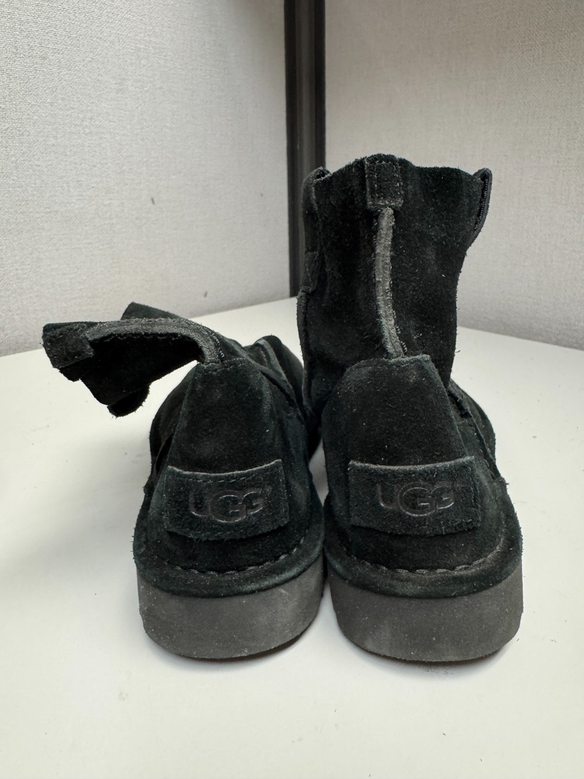 UGG Women’s Classic Unlined Black Suede Leather Boot Size 7 new w/blemish