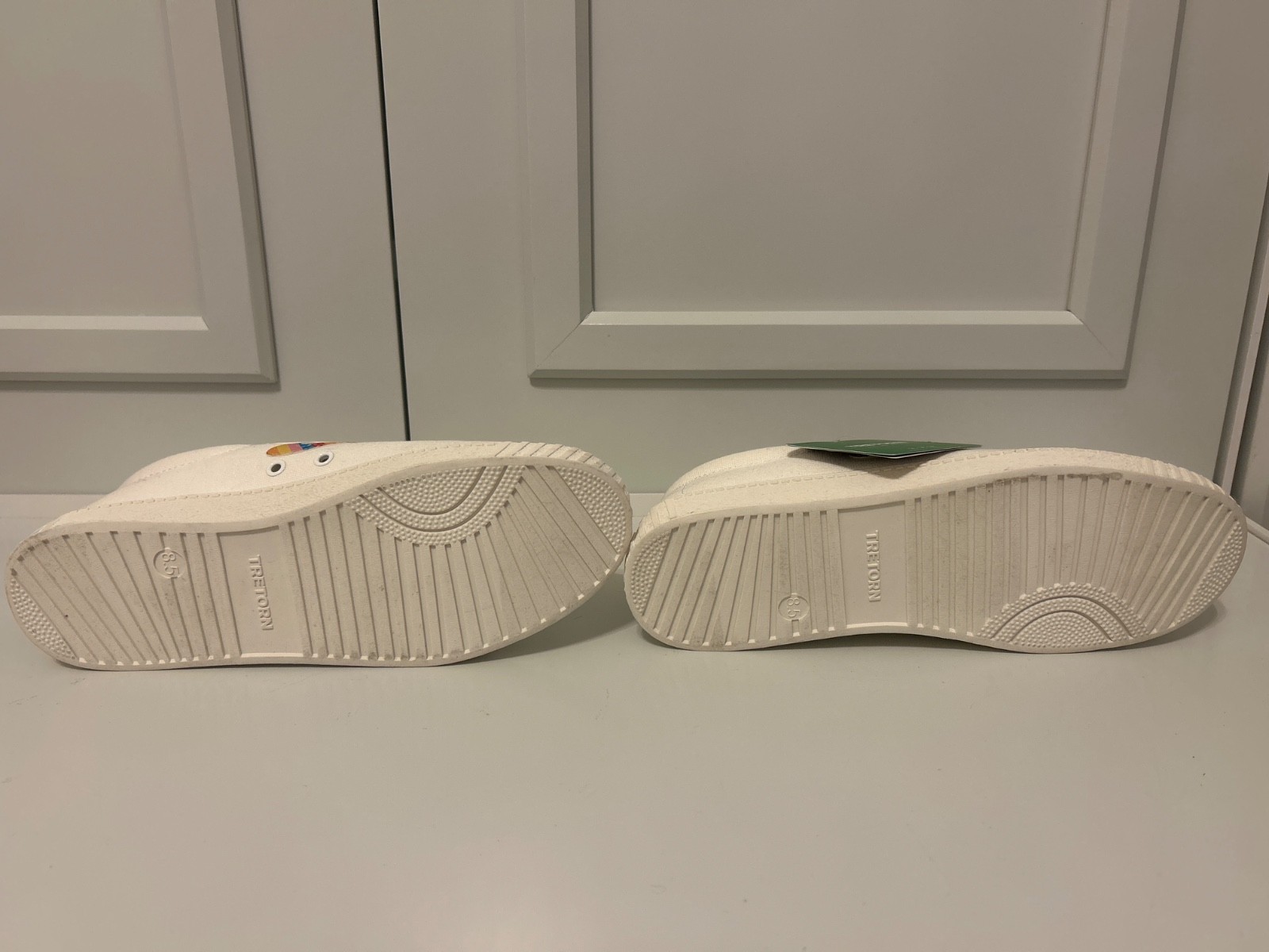 Tretorn Nylite White Canvas Sneaker With Rainbow Accent NWT Women Size 8.5 Med