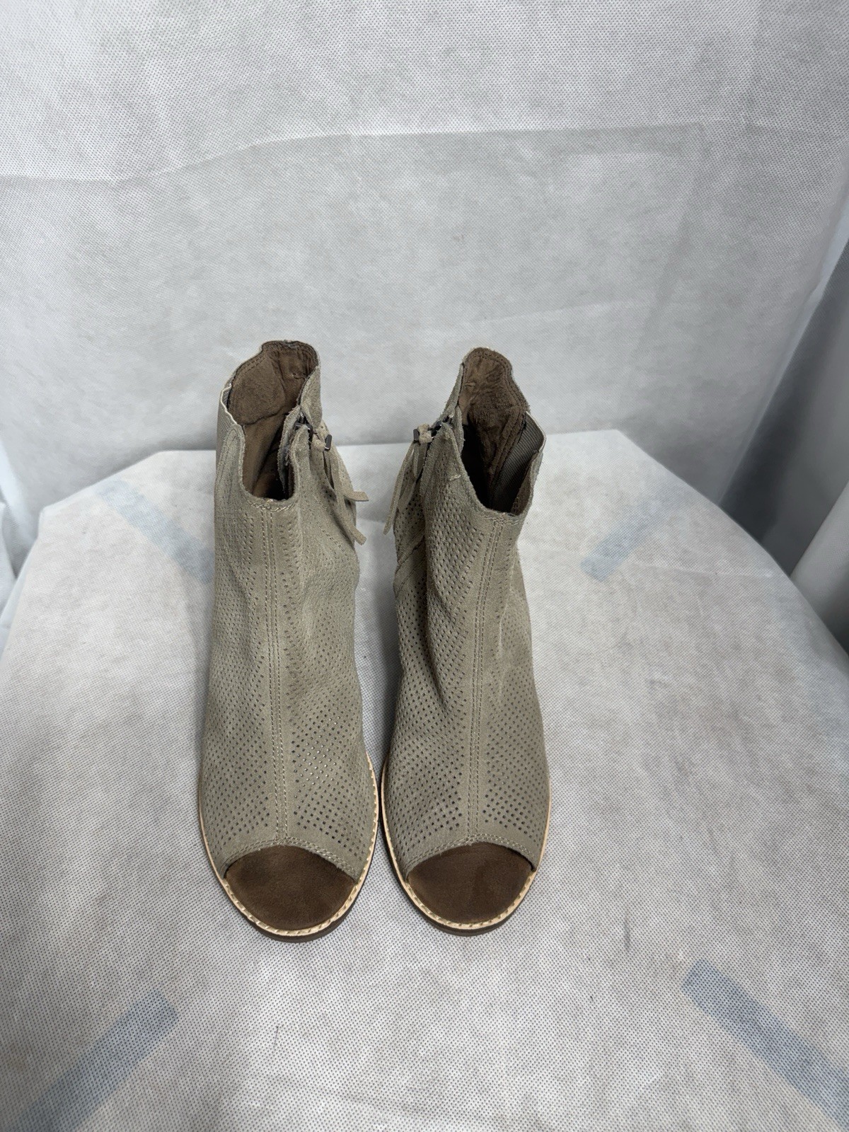 TOMS Majorca peep-toe booties Taupe Perforated Suede Block Heel Size 10W