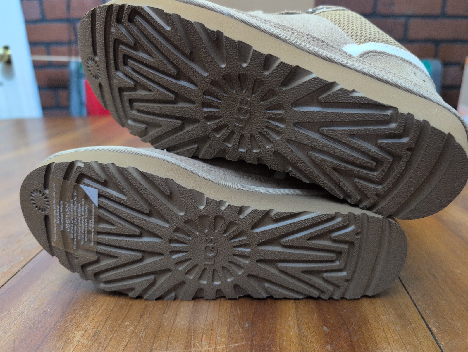 UGG Women’s Lowmel Sneakers in Sand Suede Sz 7 NEW 1144032 Faux Fur Lined