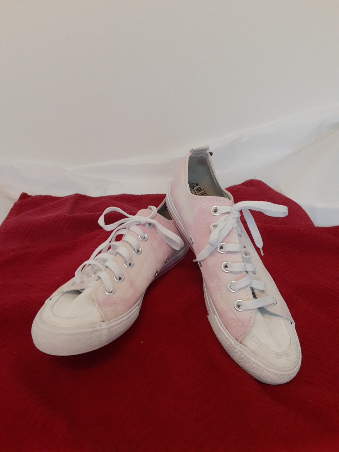 SKICKS breast cancer awareness Shoes Pink/white Unisex Women size 8 Men size 6