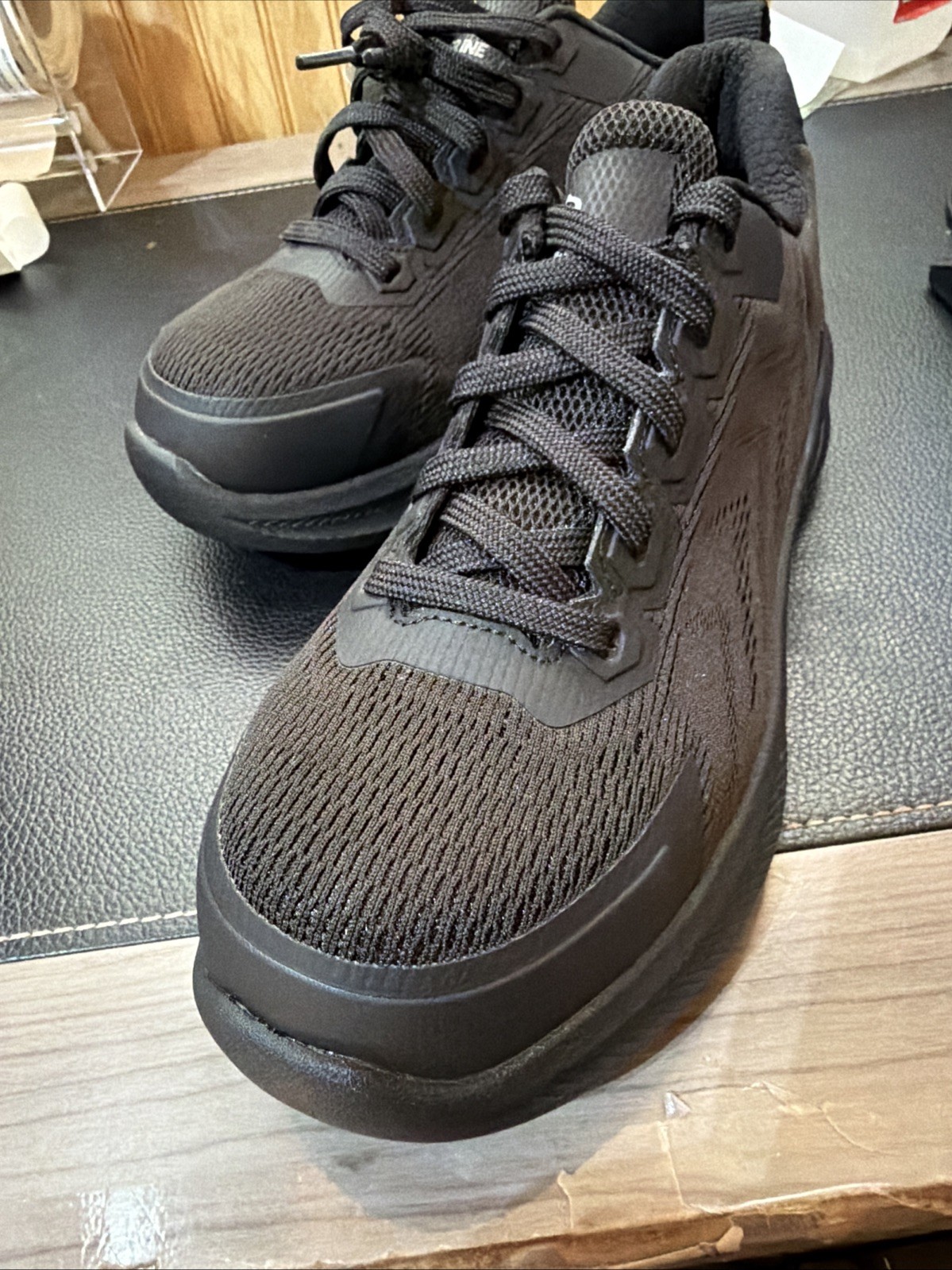 WOMEN’S SAFETY SHOES Durashocks Bolt Knit Carbonmax Black Slip Resistant SIZE 9M