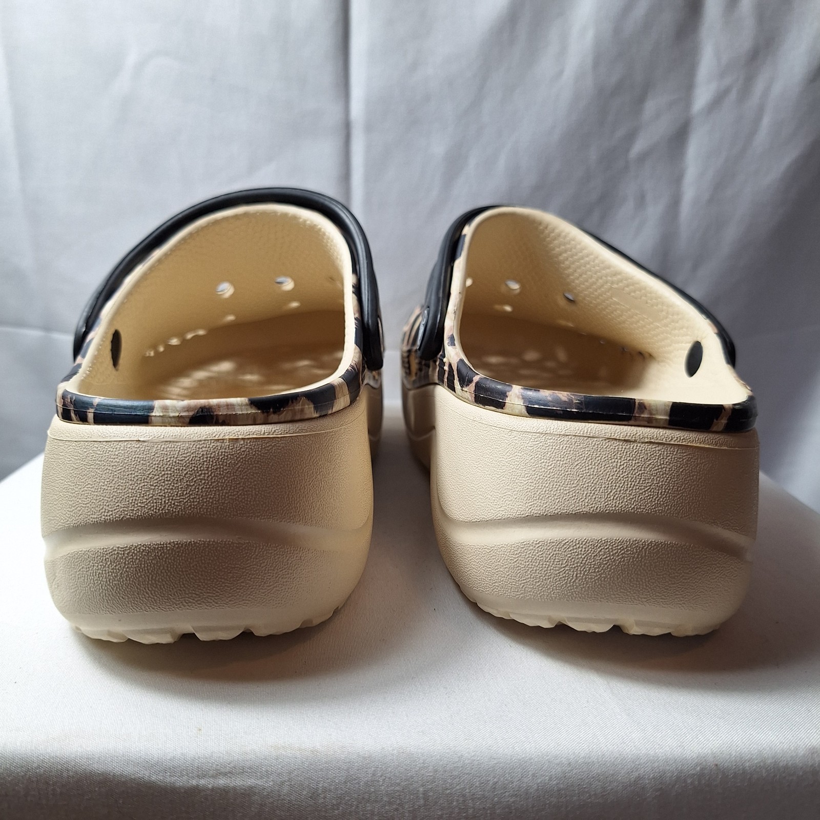 CROCS Baya Platform Printed Clogs Womens Sz 9 Beige Brown Cheetah Croslite Foam