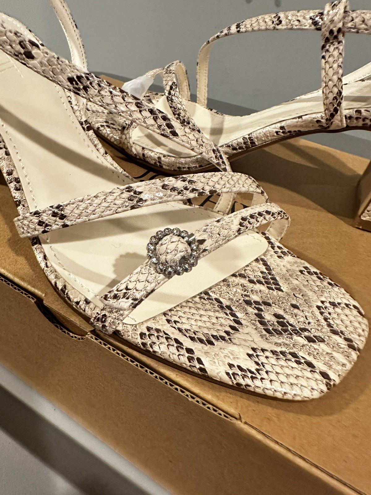 New in box $138 J Crew Women’s Strappy Buckle Heels Shoes Snake Size 5.5 CI966