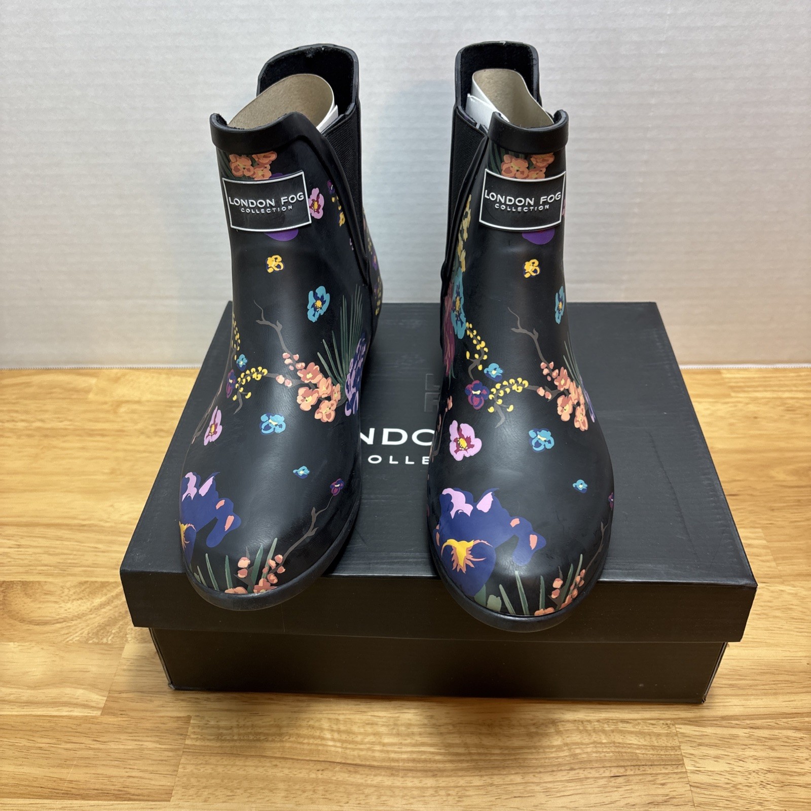 LONDON FOG Women’s Piccadilly Rain Boot Black With Floral 9 Medium US Outside