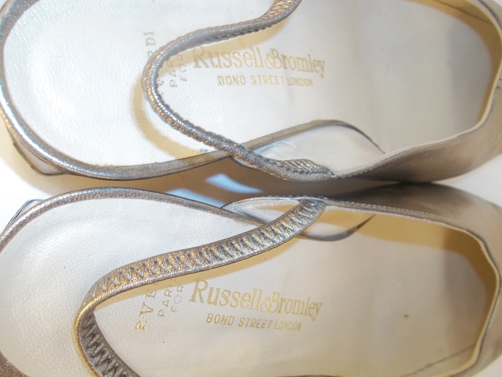 Russell & Bromley Womens Slingback Heels US 8.5 Metallic pewter Leather 4946