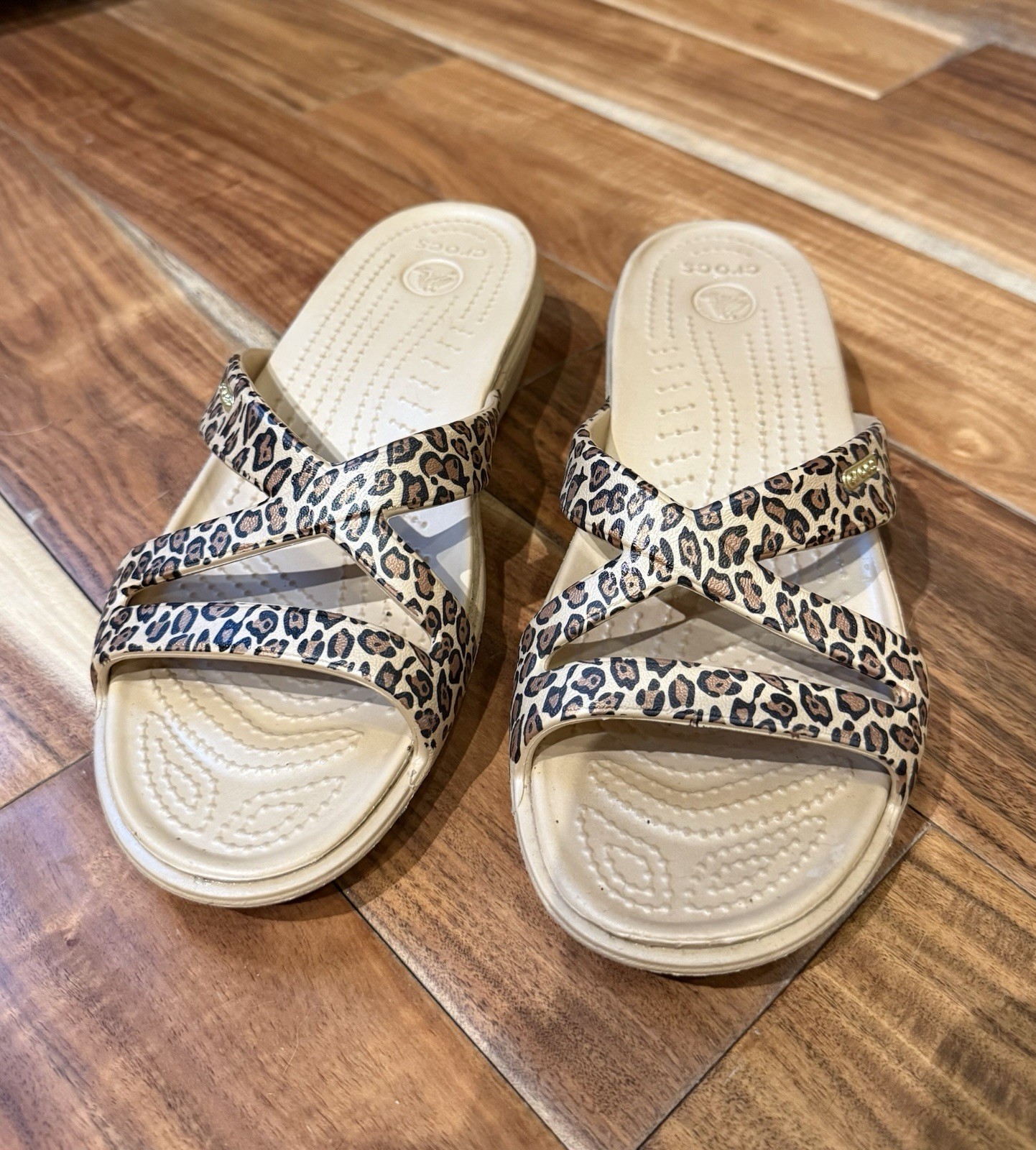 Crocs Leopard Wedge Sandals – sz 9