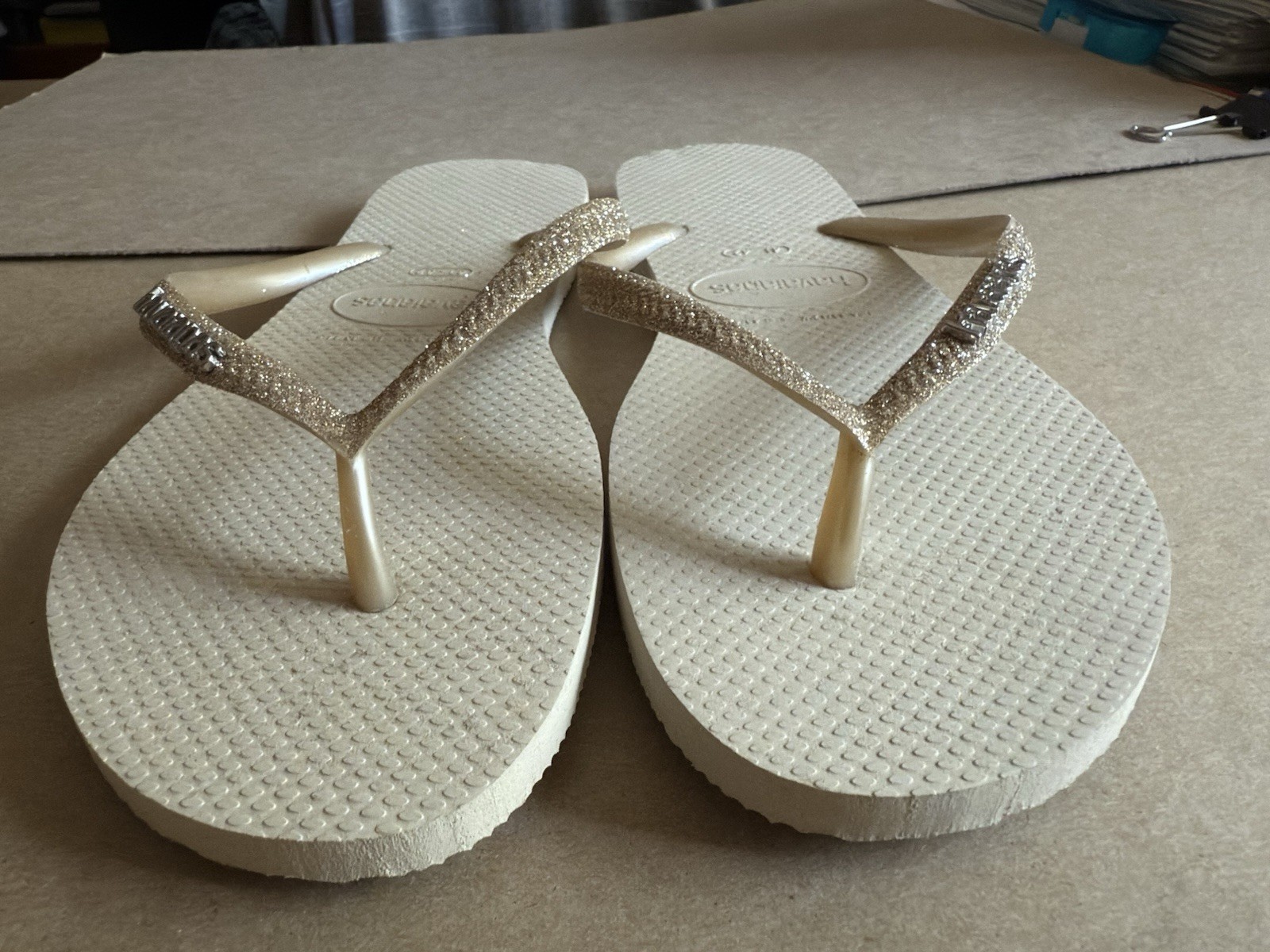 Havaianas Slim Iridescent Golden Sand w/Matching Gold Straps EU41-42 – NEW