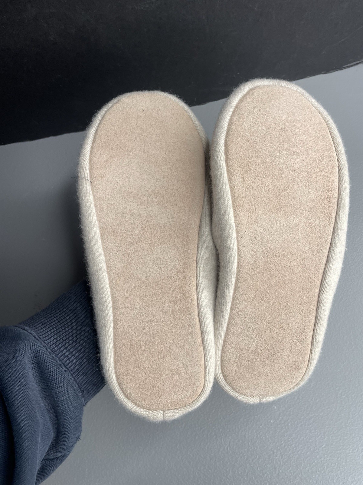 N. PEAL 100% Cashmere Women’s Slippers Shoes Size Small Beige Slip On