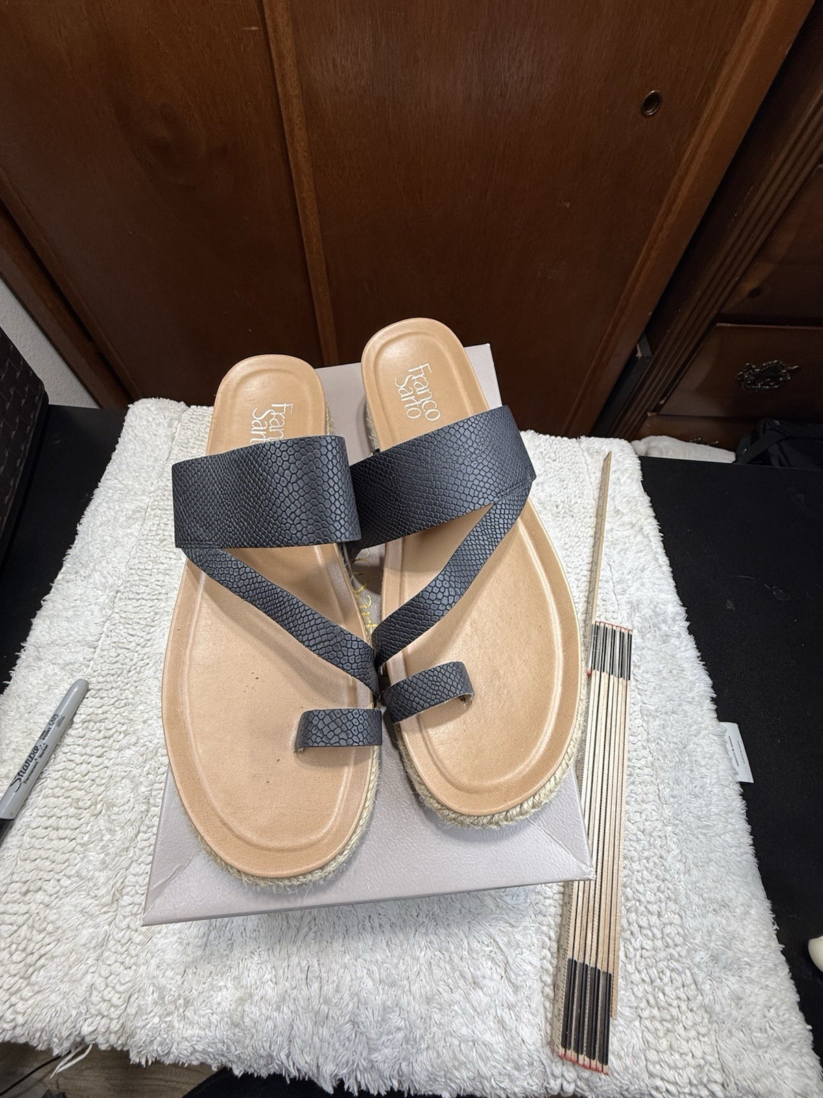 Franco sarto Black Strappy Slip-On Sandals Flat Casual Travel Women’s 9 M
