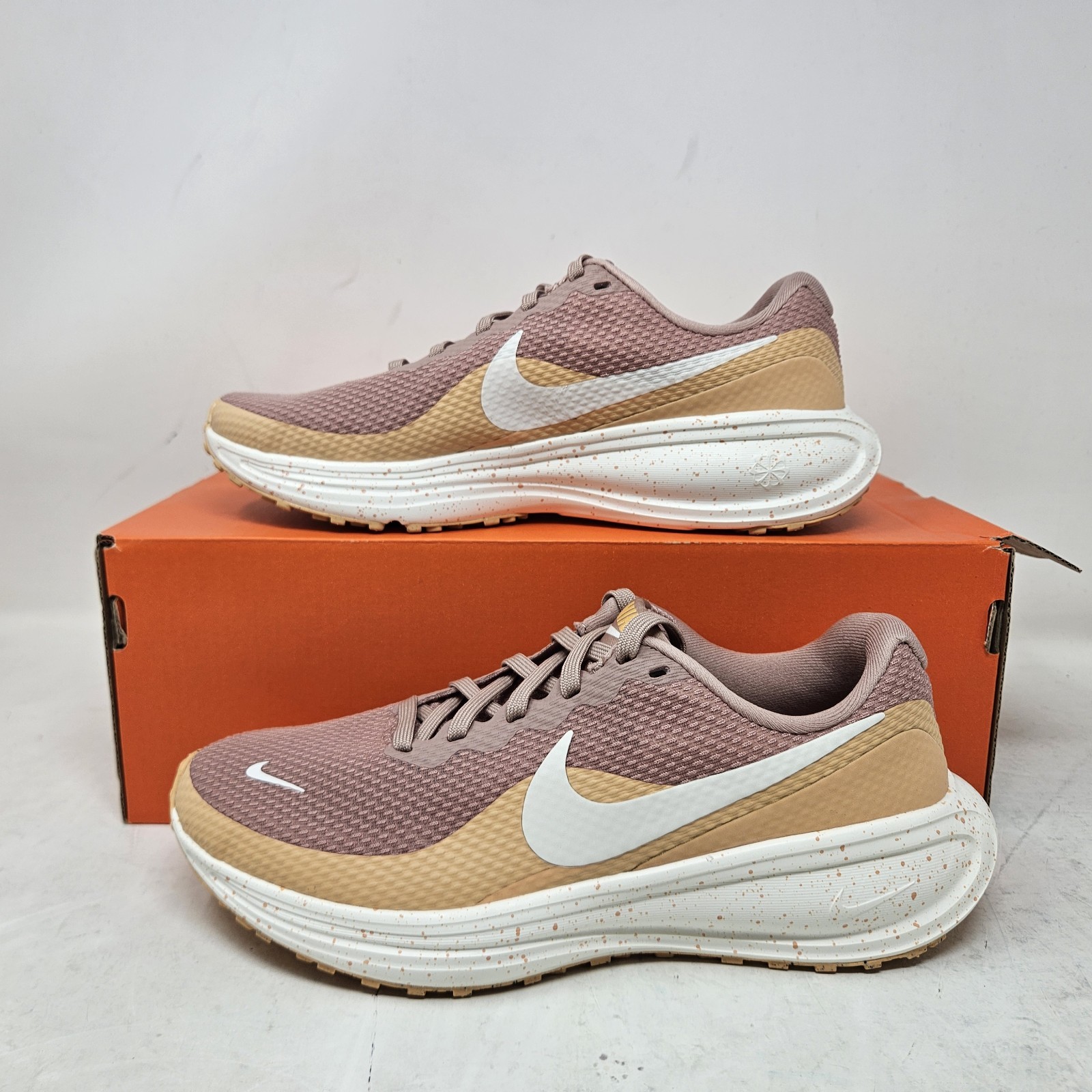 Nike Revolution 8 ‘Particle Pink/Orange Chalk’ / HJ8485 600 / Women’s Size 6