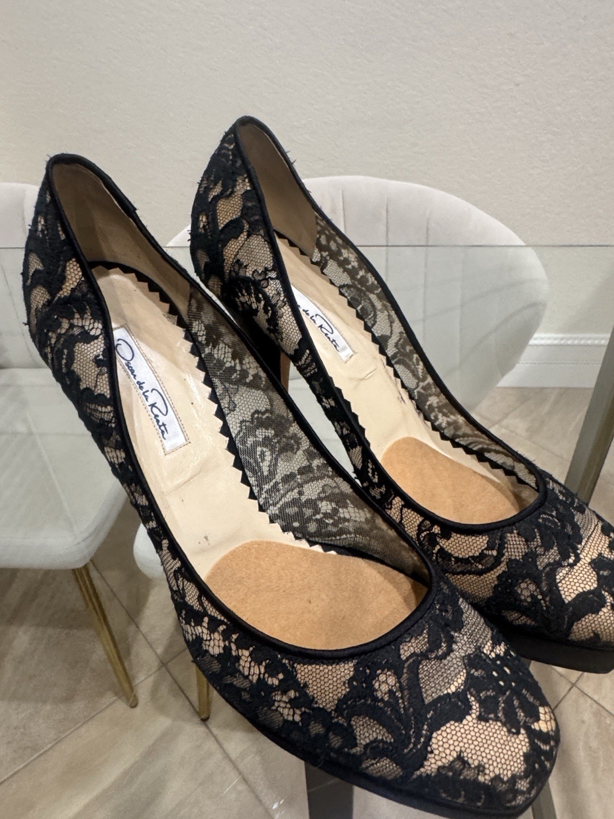 Oscar de La Renta Black Lace Pumps Platform With Sheer Overlay