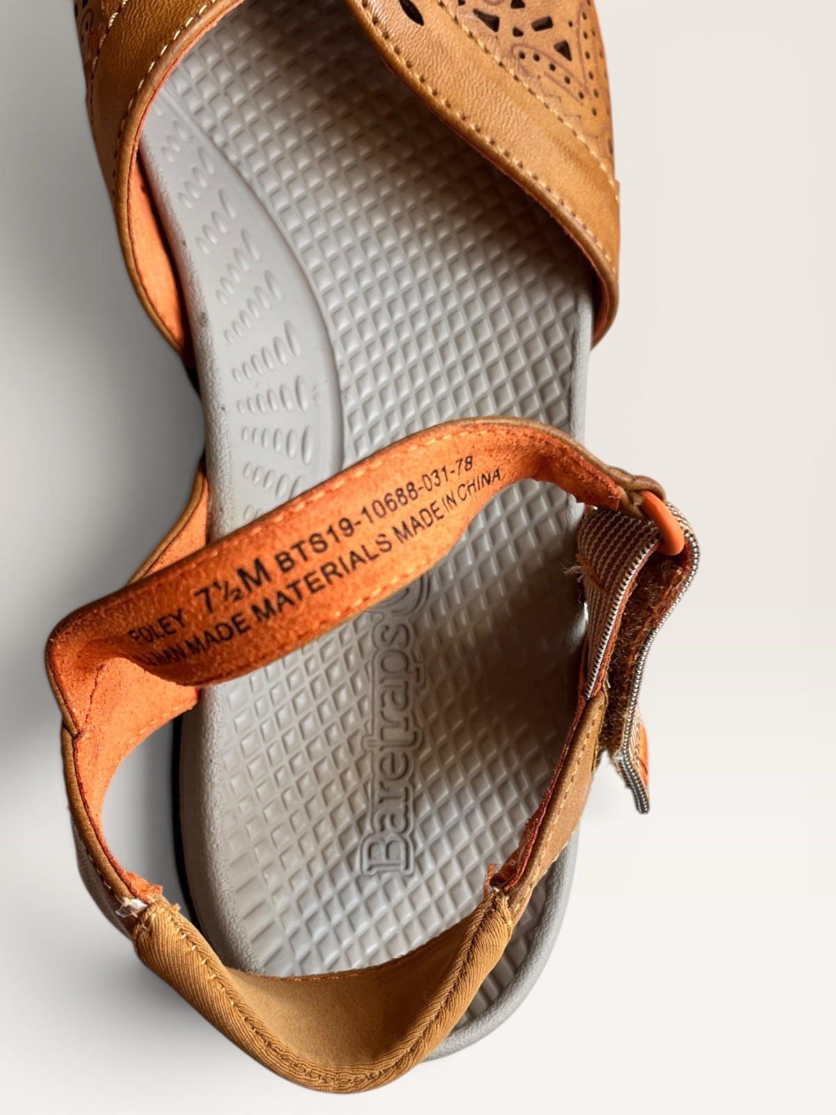 Baretraps Women’s Brown Leather Cut-Out Hook & Loop Flat Sandals US 7.5