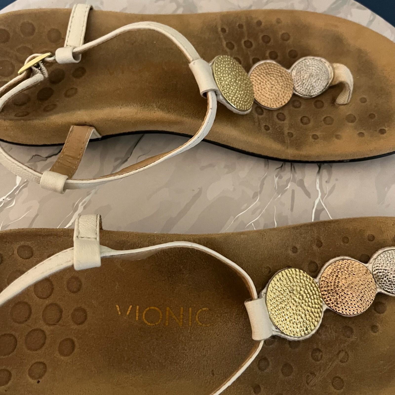 Vionic Womens Lizbeth Leather T Strap Coins Comfort Suede Footbed Sandals SZ 9