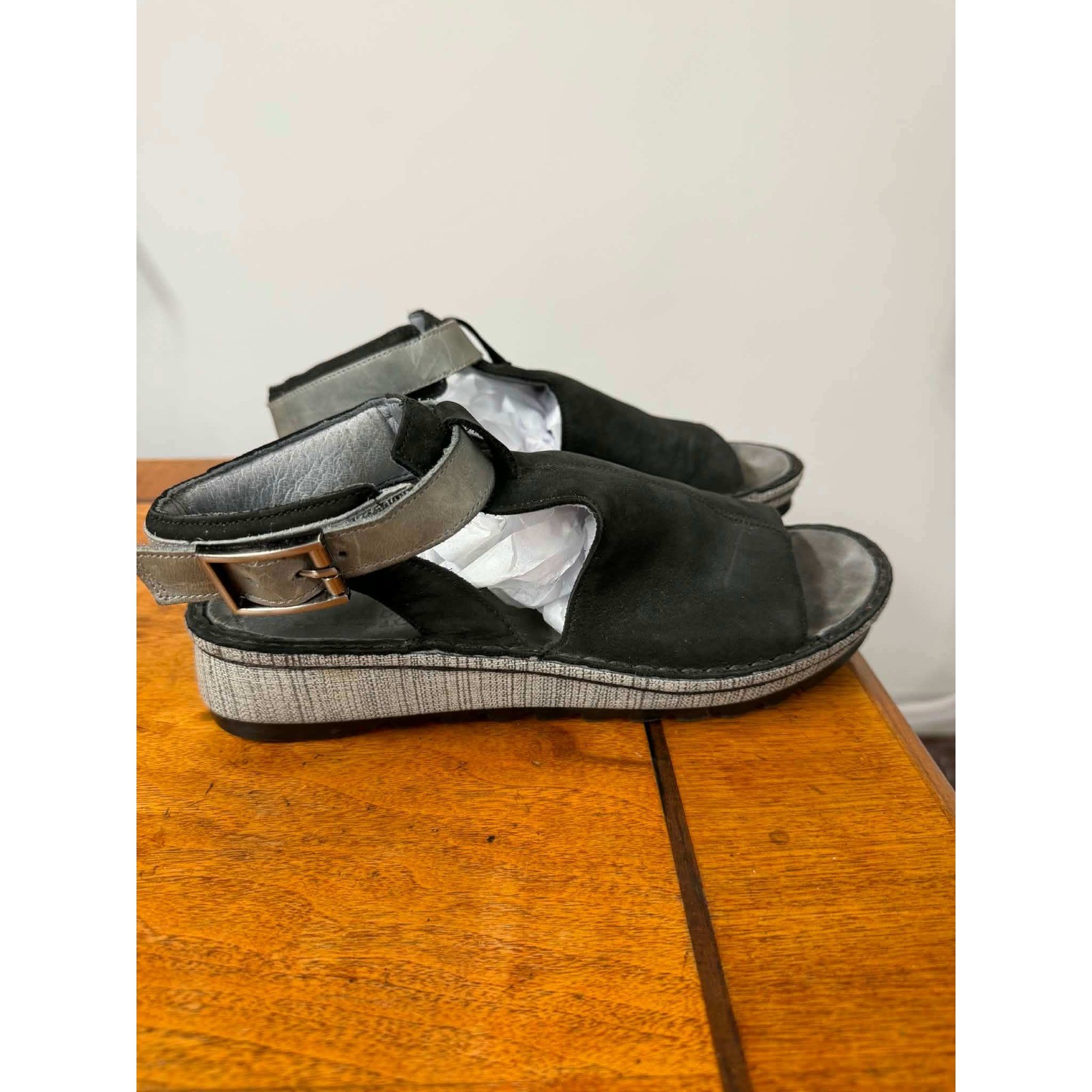 Naot Women Black Silver Leather Platform Buckle Ankle Strap Sandals Size 39