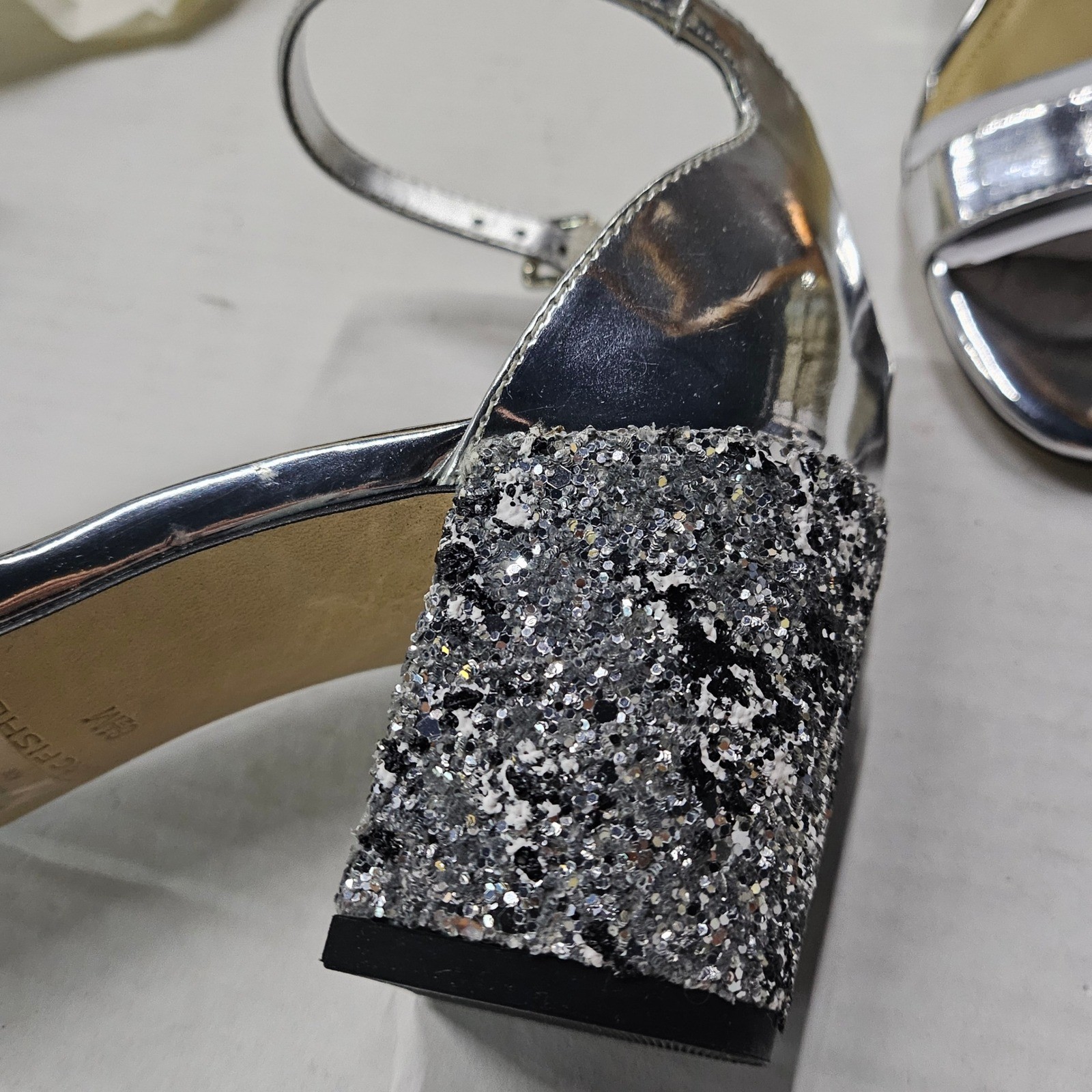 Marc Fisher Safia Silver Metallic Glitter Block Heel Sandals Womens 6.5M QMSAFIA