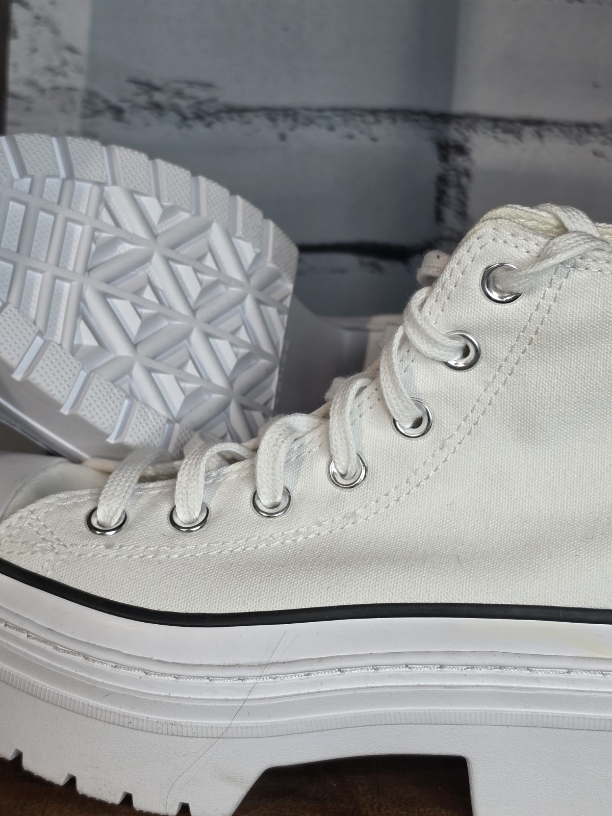 Converse Chuck Taylor All Star Lugged High Platform Women’s 7.5 White