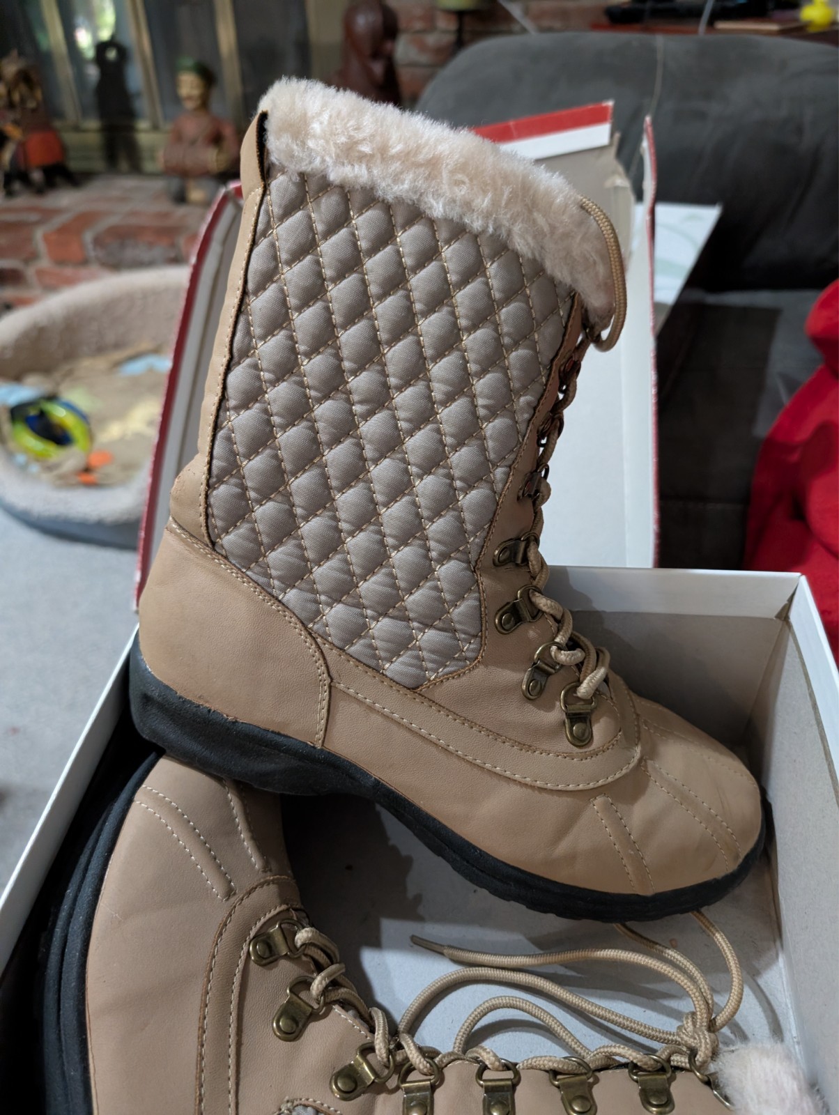 Wanderlust womens boots size 7half WITH BOX