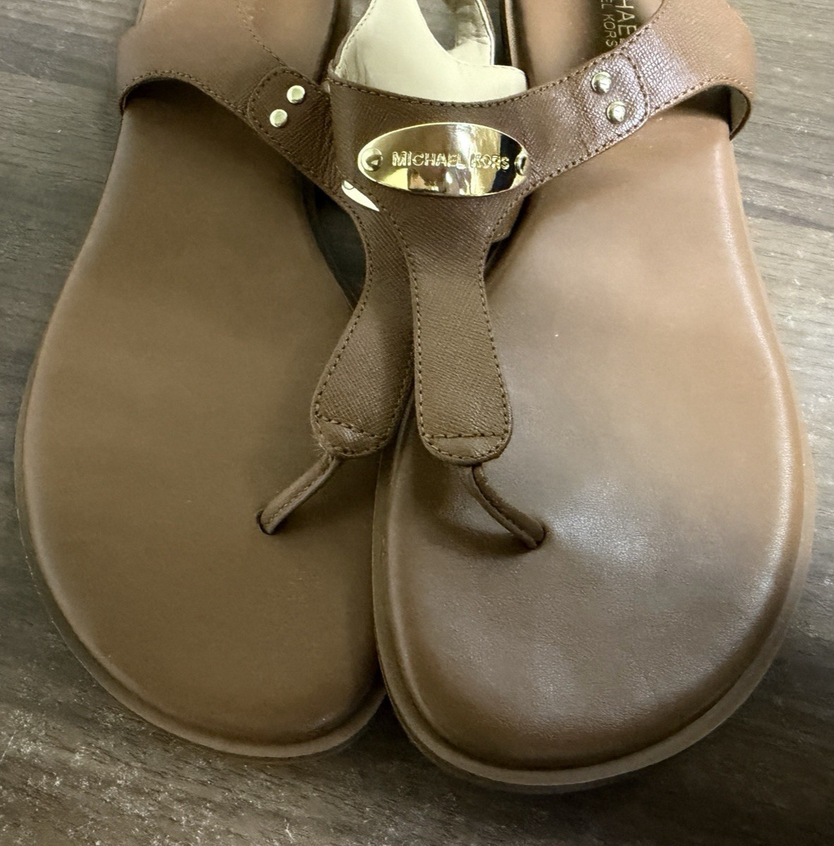 Michael Kors mk Plate Luggage 18K Gold Buckle Leather Sandal Women’s Sizes 8