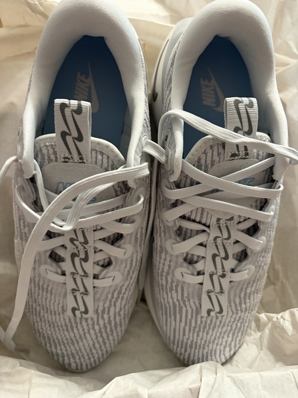 Nike Motiva Photon Dust Light Smoke Grey Metallic Pewter US 7.5