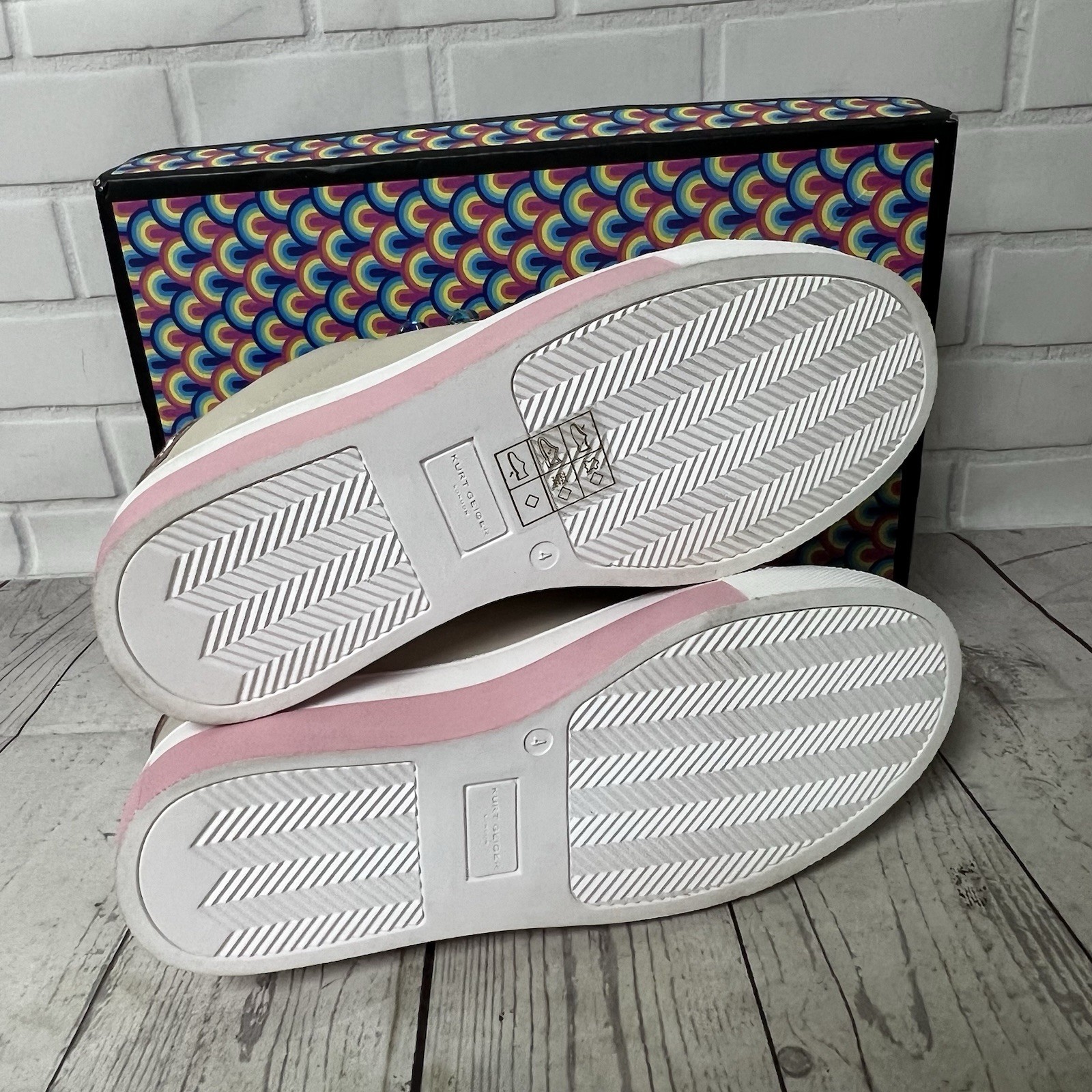 Kurt Geiger Mini Liviah Sz 4 Girl Beige Leather Multicolor Heart Crystal Accents