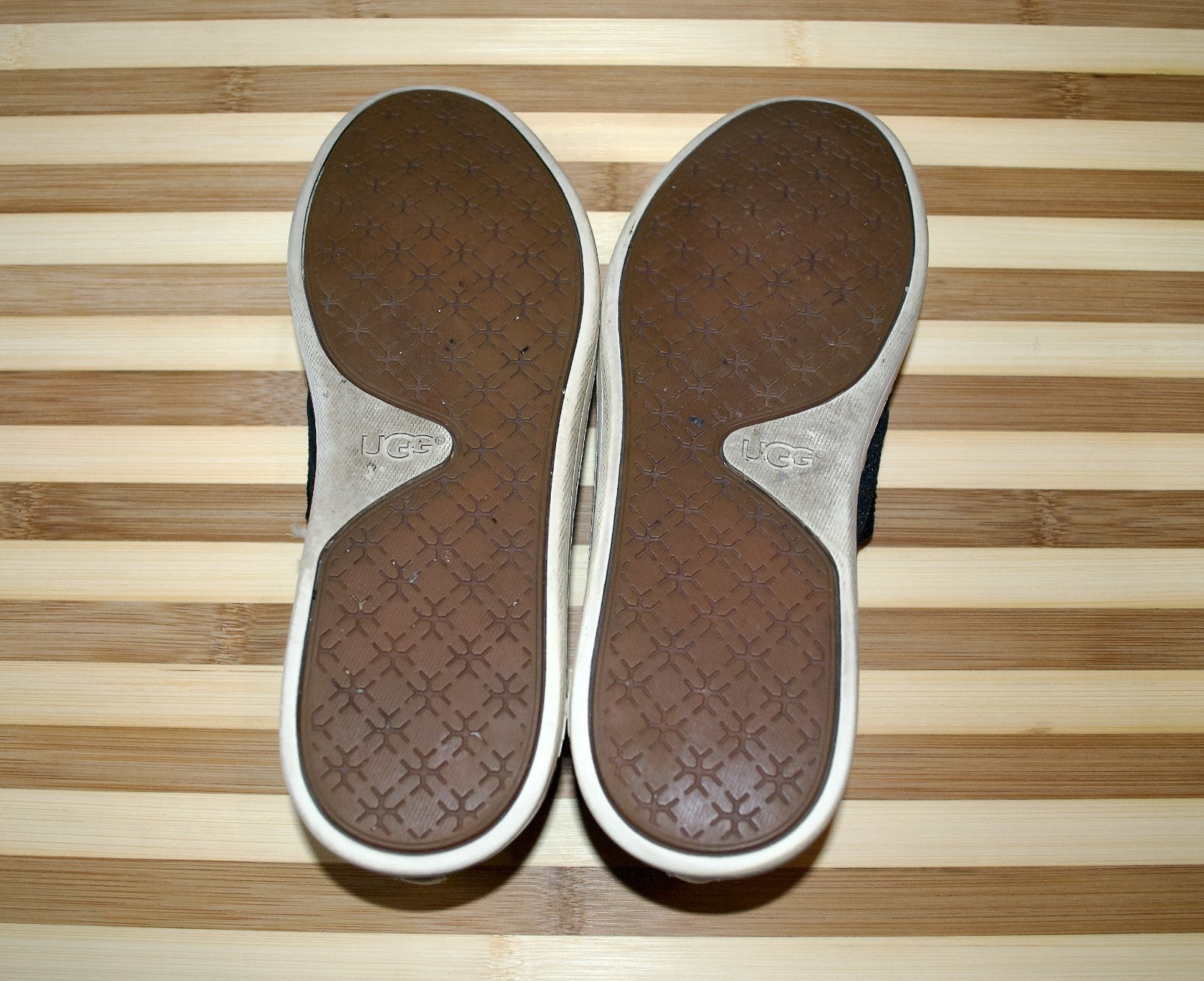 UGG Sammy Chevron Slip-On Sneakers Women’s Size 9 Black Knit Comfort Shoes