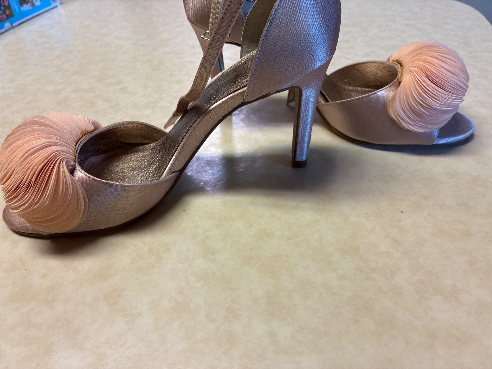 Adrianna Papell High Heels Gracie Blush Pink Peach Size 6.5 6 1/2 GUC