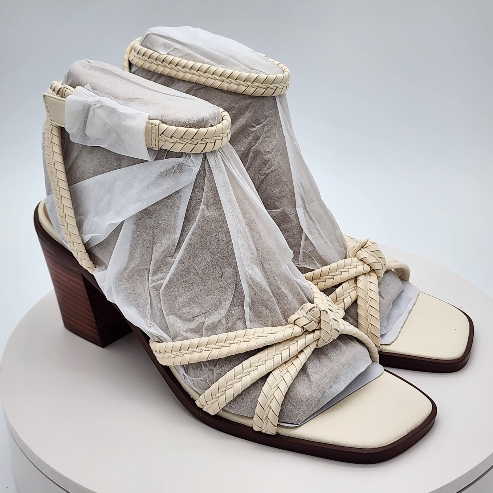 NEW – Giani Bernini Renaee Women’s White Linen Block Heel Sandals – Size 7