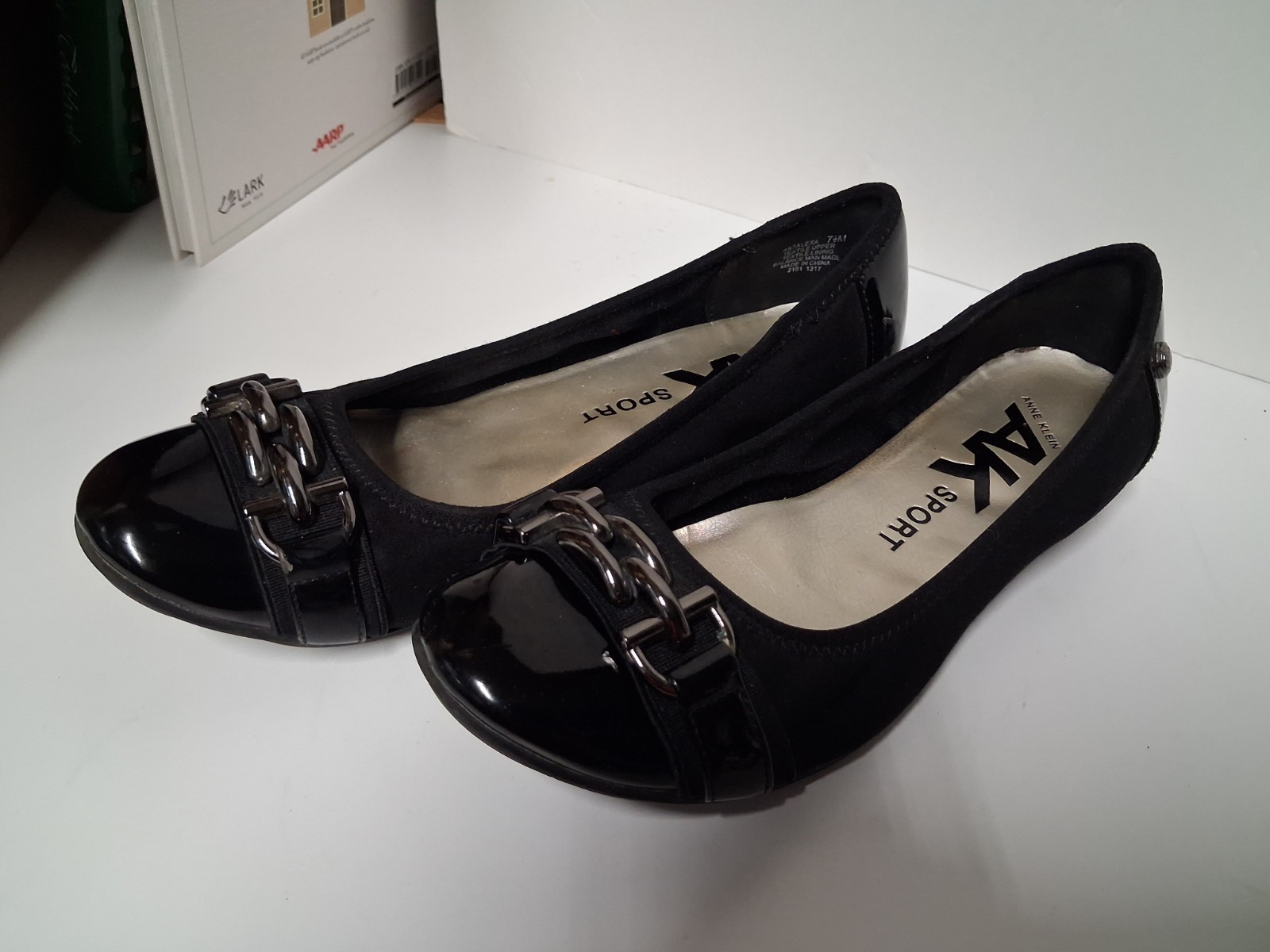 Womens Size 7 1/2 M – ANNE KLEIN SPORT Black Patent Cap Toe Ballet Flats