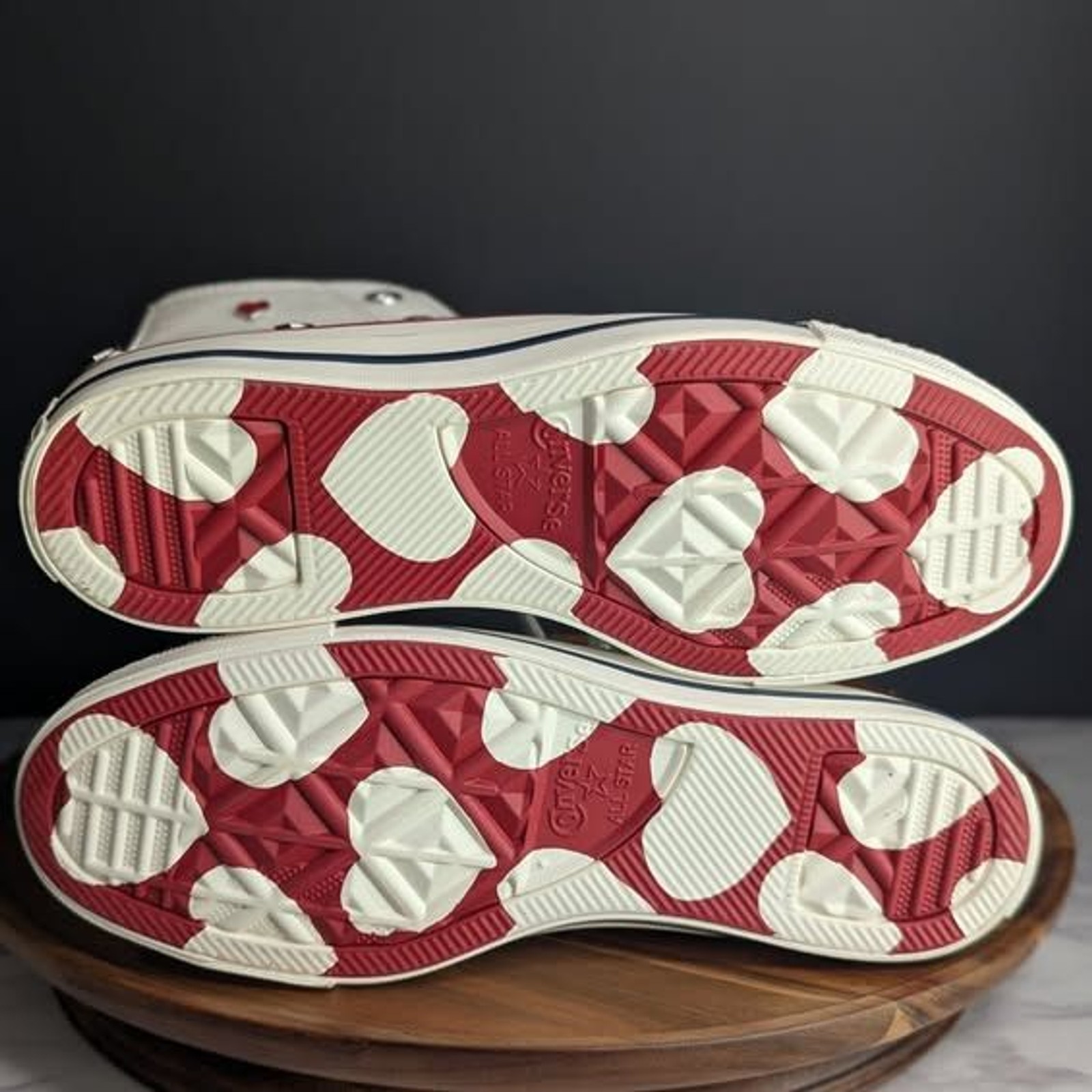 Women Converse Vintage White Red Valentines Hearts Size 6.5 A19055C