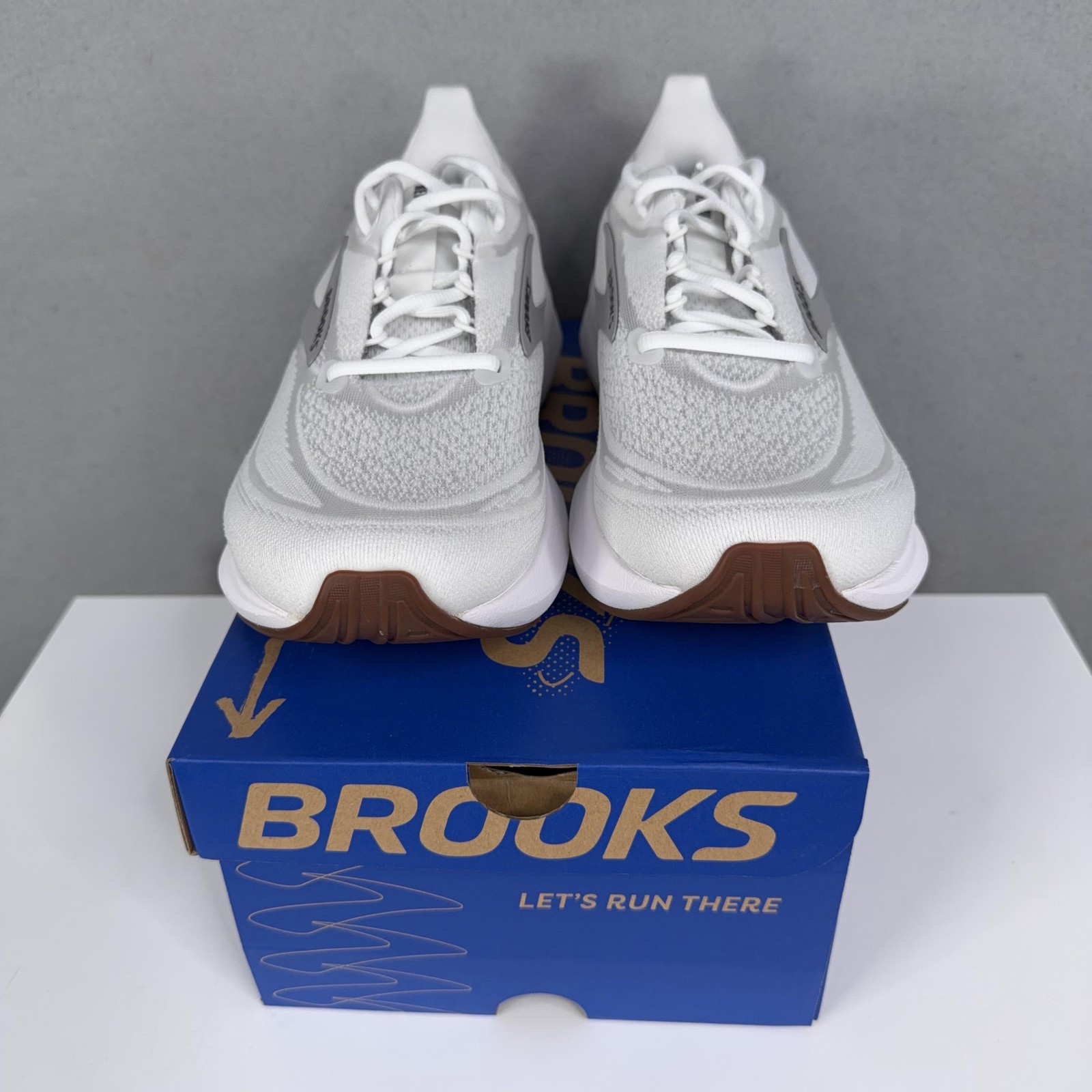 Brooks Shoes Womens Size 10.5 White Revel 9 Lightweight Running Sneakers Mesh