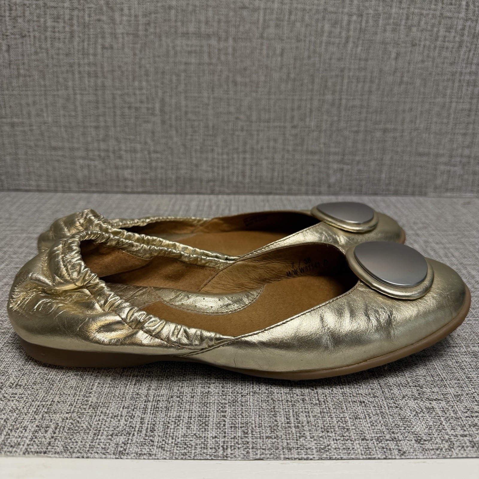 Børn Shoes Women’s Sz 7 (EU 38) Gold Leather Metallic Coquette Ballet Flats