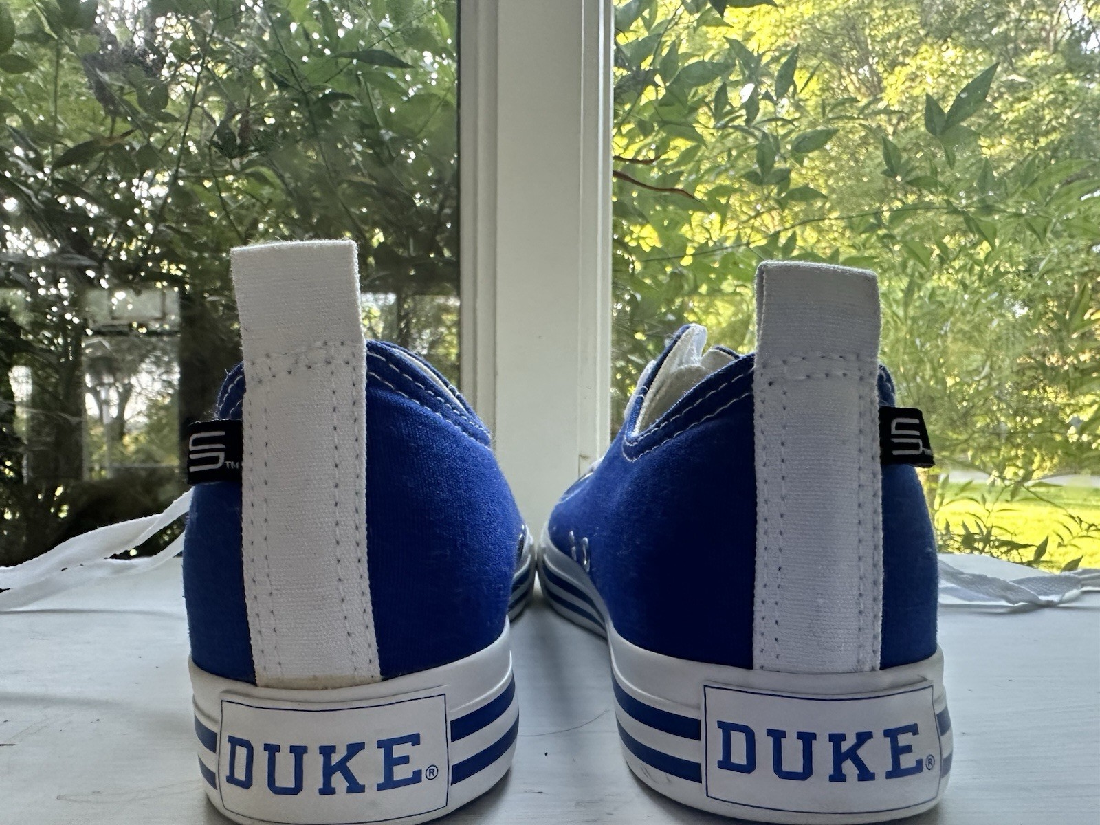 Skicks Duke Blue Devil Blue Devils Women’s Low Top Lace-Up Canvas Sneaker