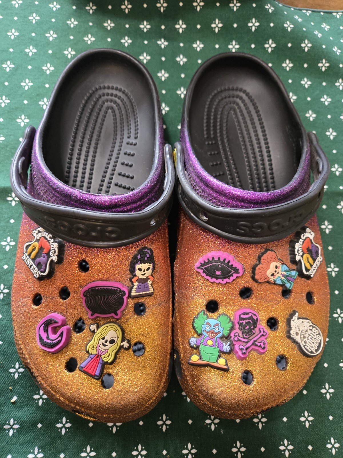 Disney Hocus Pocus Crocs Classic Womens Size 8 Clogs Sparkly Halloween *Read*